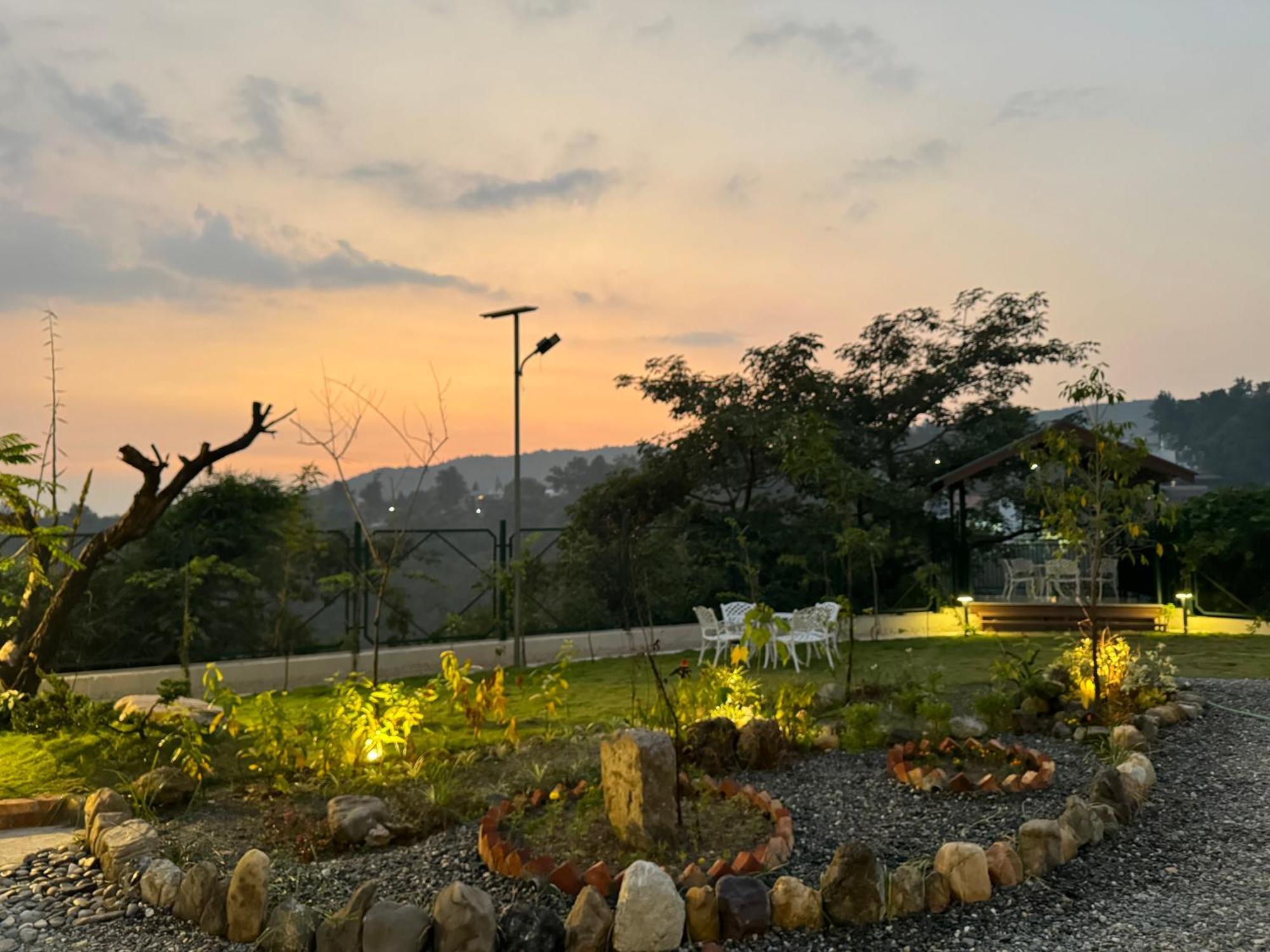 Cliff House, 3Br Lux Farmhouse 2Km To Rajpur Road Dehradun Bagian luar foto